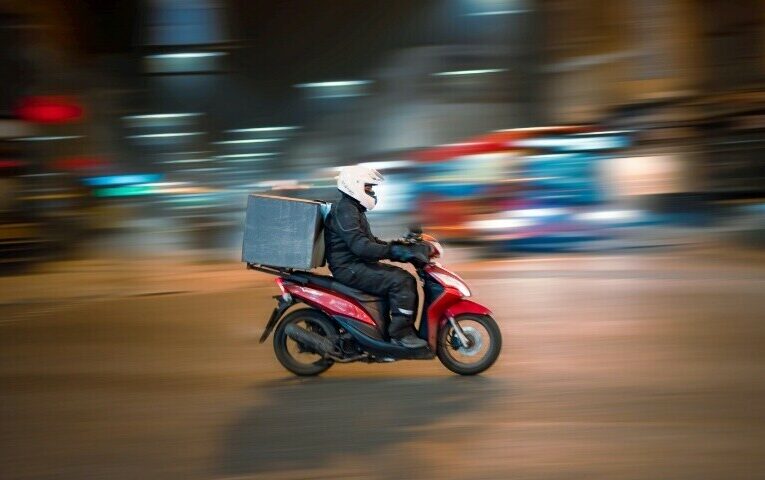 Karachi Police Crack Down on Drug Trafficking Through Delivery App Riders